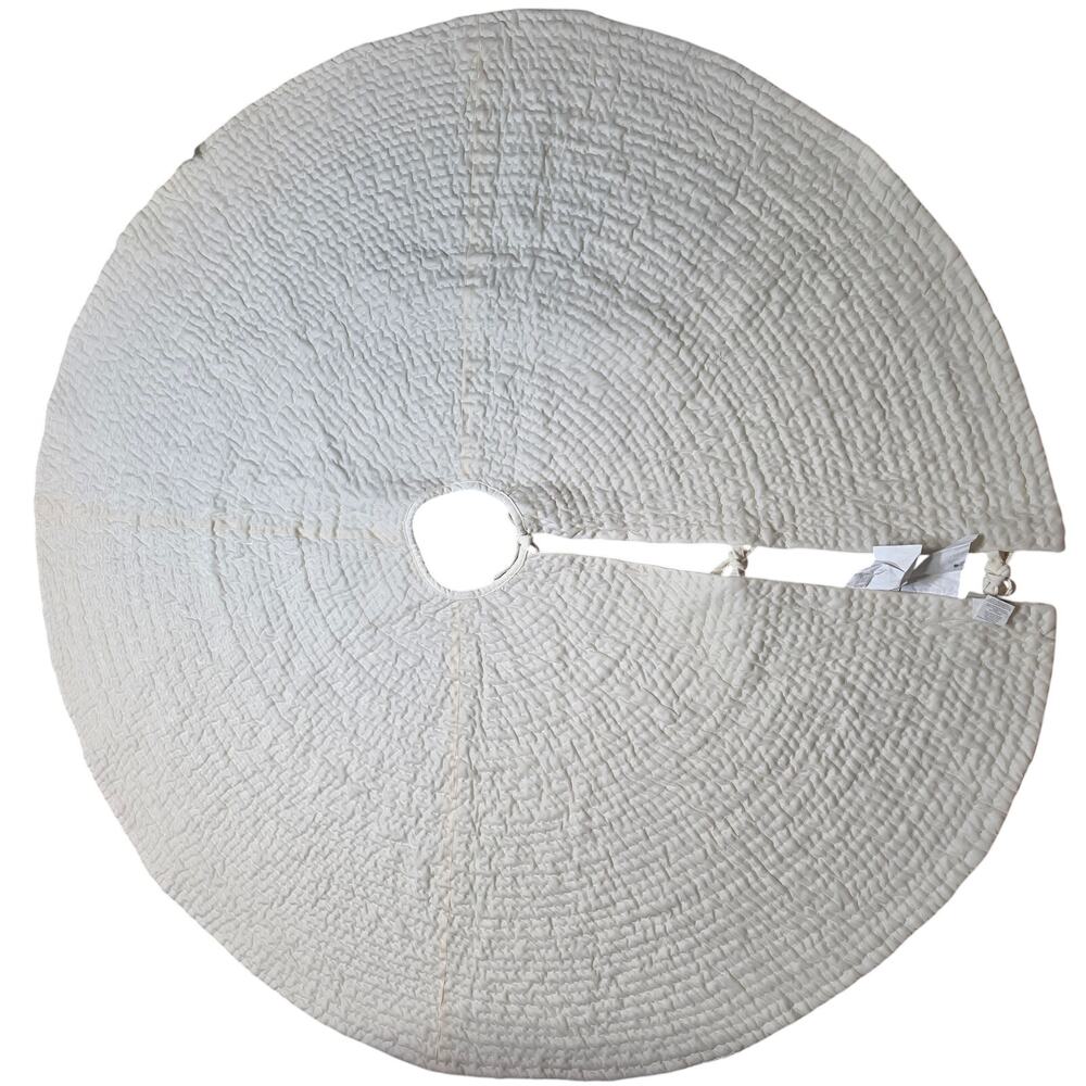 NWOT Pottery barn Channel Quilted Velvet Tree Skirt Ivory 60” Diameter RARE